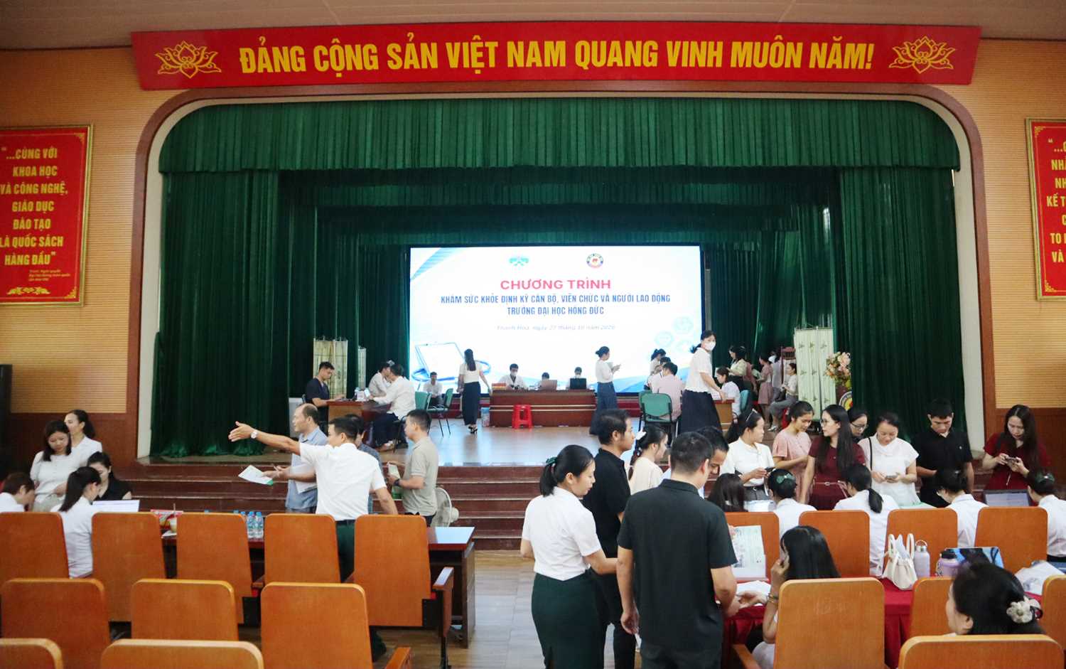 Trường Đại học Hồng Đức tổ chức khám sức khỏe định kỳ miễn phí cho viên chức, người lao động năm 2026